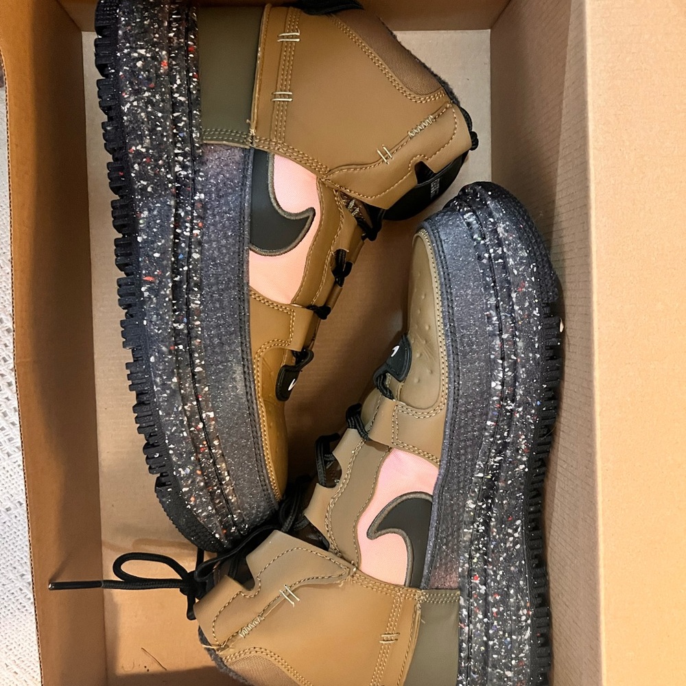 Air Force 1- bouts brown kelp/sequoia. Size 7.5 men’s or women’s 9.5